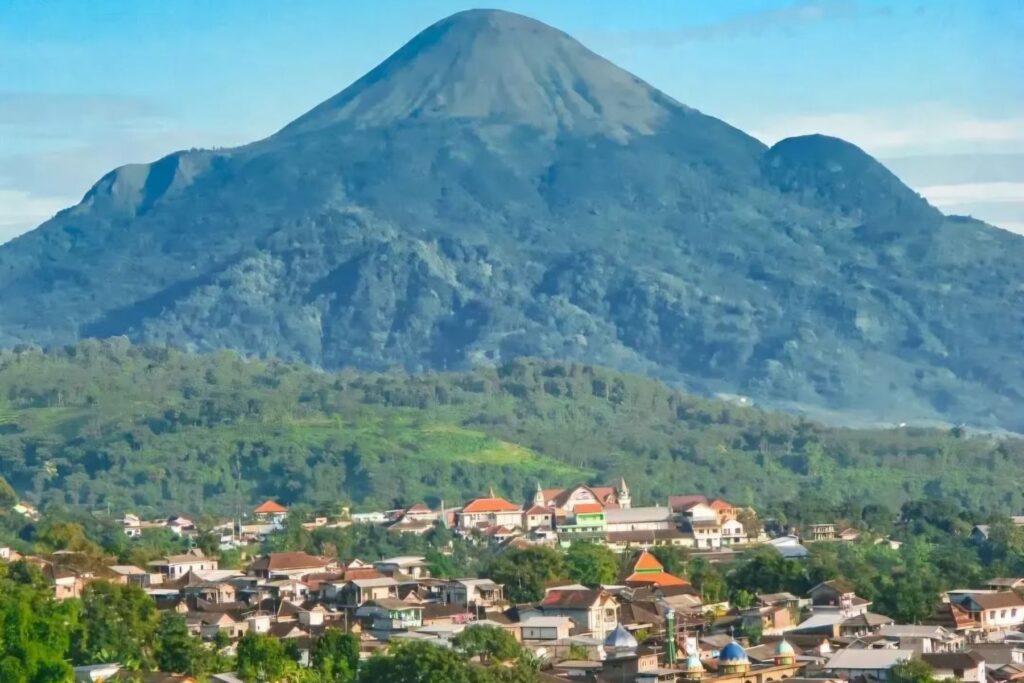 3 Jalur Menuju Mojokerto: Singkat, Alam, atau Tol