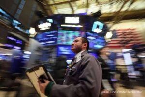 Wall Street turun pasca libur panjang, saham teknologi terpuruk