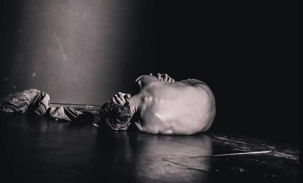 Gelombang Kesedihan: Tanda, Penyebab, dan Pengobatan