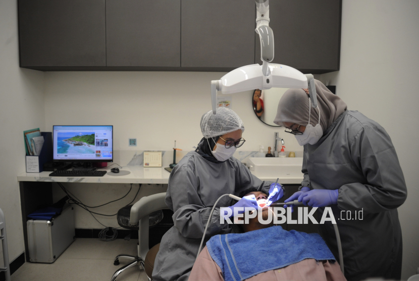 Tidak Mudah, Tapi Bukan Hambatan: Kisah Lulusan Terbaik Unej yang Mengatasi Keterbatasan Ekonomi