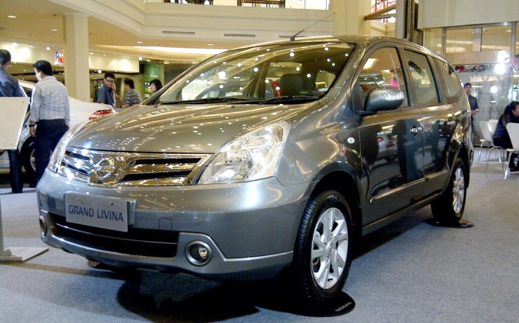 Mobil Keluarga Murah: Harga Nissan Grand Livina 2007 Bekas
