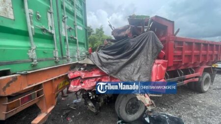 Kronologi Truk Tabrak Kontainer Tak Bertuan di Jalan Soekarno Minut