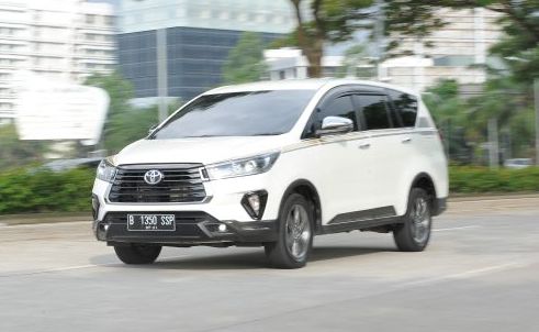 Harga mobil diesel bandel Innova Venturer 2021 bekas