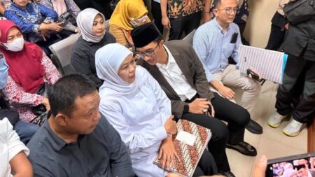 Khofifah Disidang Tipikor, Minta Maaf ke Rakyat Jatim