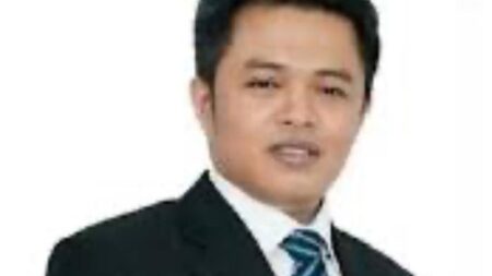 Waktunya Berpindah dari Hilirisasi ke Reindustrialisasi