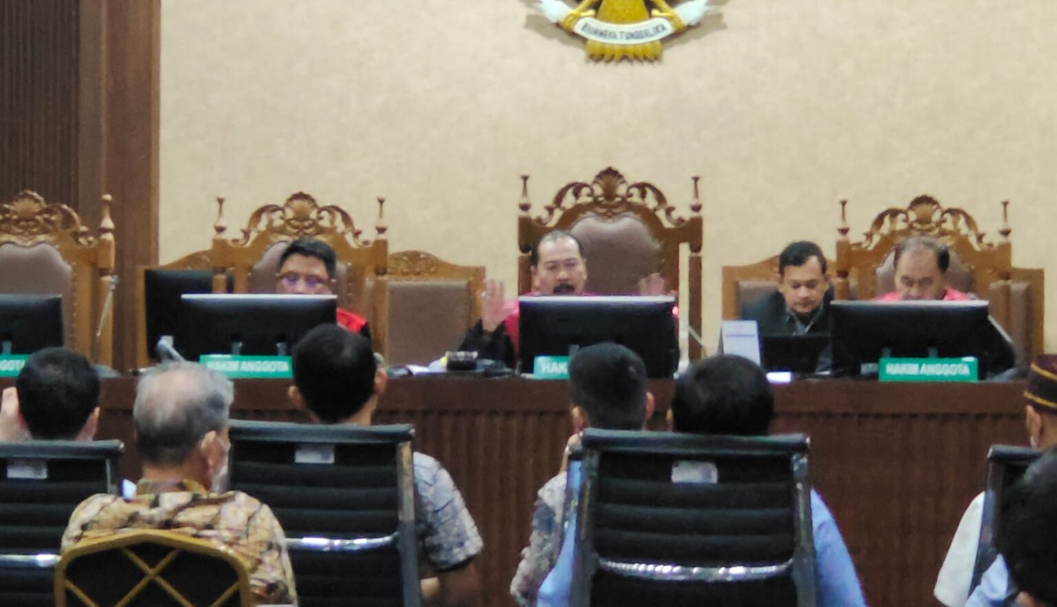 Saksi: Terdakwa Gatot Widiartono Beri Rp 1 Miliar ke Orang yang Mengaku dari KPK