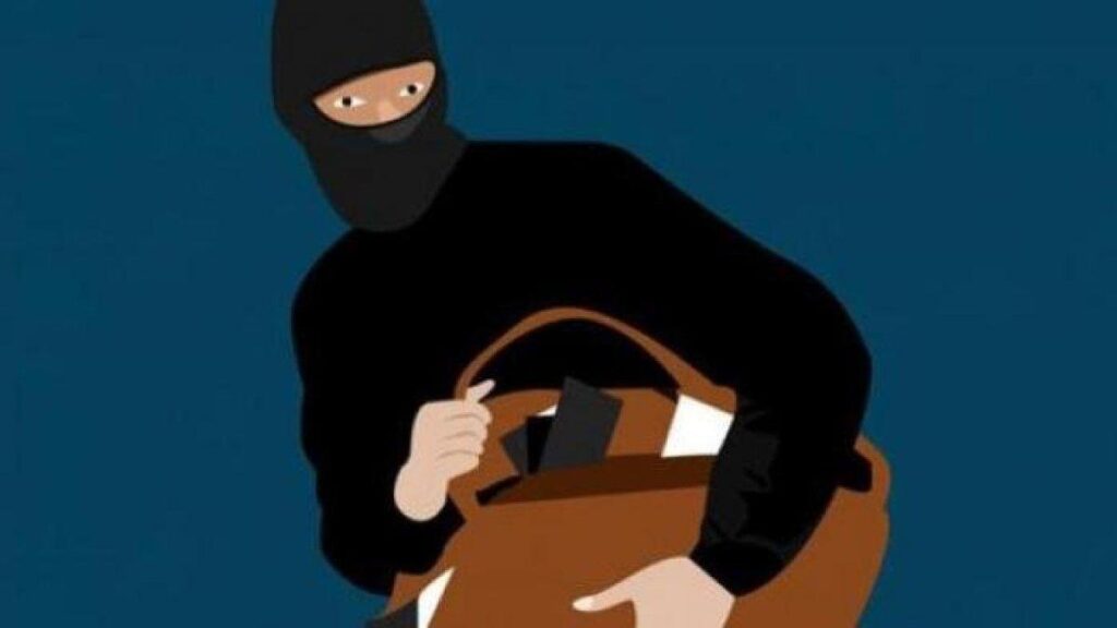 CCTV Mengungkap Pria Berkacamata Curangi Tas Isi Uang Puluhan Juta di Hotel Mewah