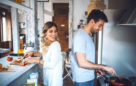 Waktu berkualitas, anggaran aman: 5 tips kencan hemat untuk pasangan