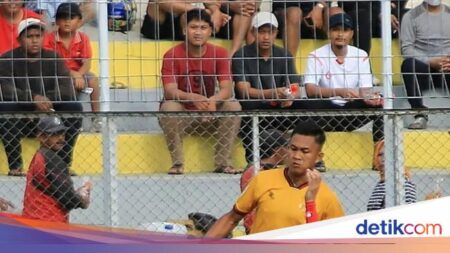 Pemanggilan VAR Picu Tensi Panas, Safrudin Dikartu Merah dalam Pertandingan Semen Padang vs Malut United