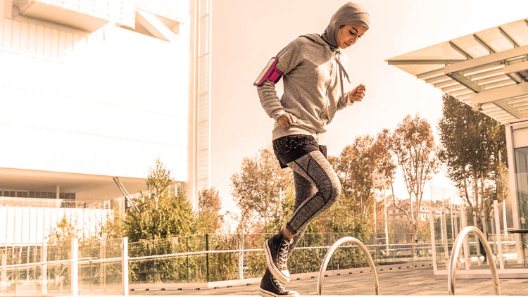 Puasa Tetap Bugar! Pelatih Persebaya Berbagi Tips Olahraga Sederhana di Rumah