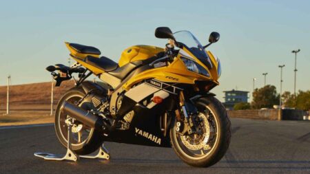YAMAHA R15M Edisi Khusus 70 Tahun Indonesia, Motor Impian Kolektor!