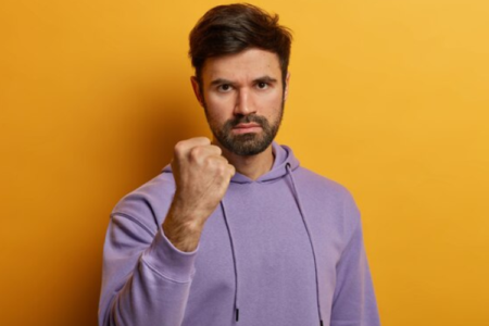 Orang yang Menyimpan Dendam pada Anda Tunjukkan 7 Tanda, Salah Satunya Sering Mengkritik