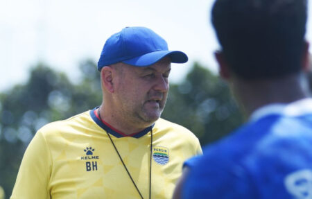 Pelatih Persib Bebankan Kekecewaan ke Borneo FC