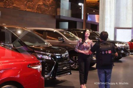 Penjualan mobil turun, ini prospek kinerja emiten otomotif 2026