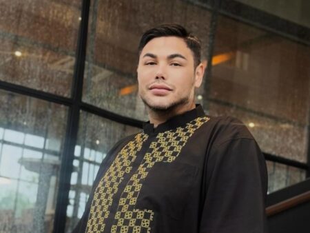 Masyallah! Ivan Gunawan Beribadah di Masjid Baru, Kebangkitan Rasa Iman di Akhir Ramadan