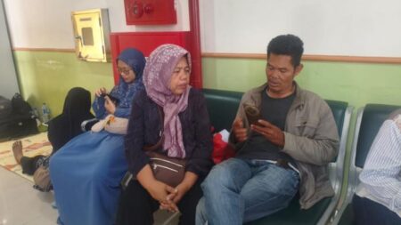 Dua Korban KA Padang Dimakamkan di Sungai Geringging: Mereka Baik dan Ceria
