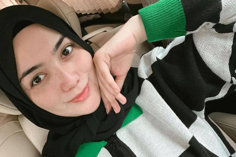 10 Gaya Selfie Kekinian Selebgram, Coba Sekarang!