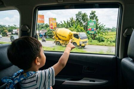 7 permainan seru di mobil saat mudik bersama anak