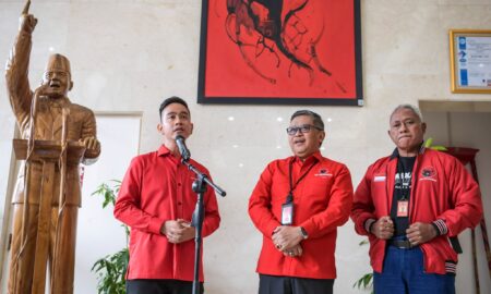 Hadiri Pelantikan PDIP, Koster Minta Kader Turunkan Kemiskinan Bali