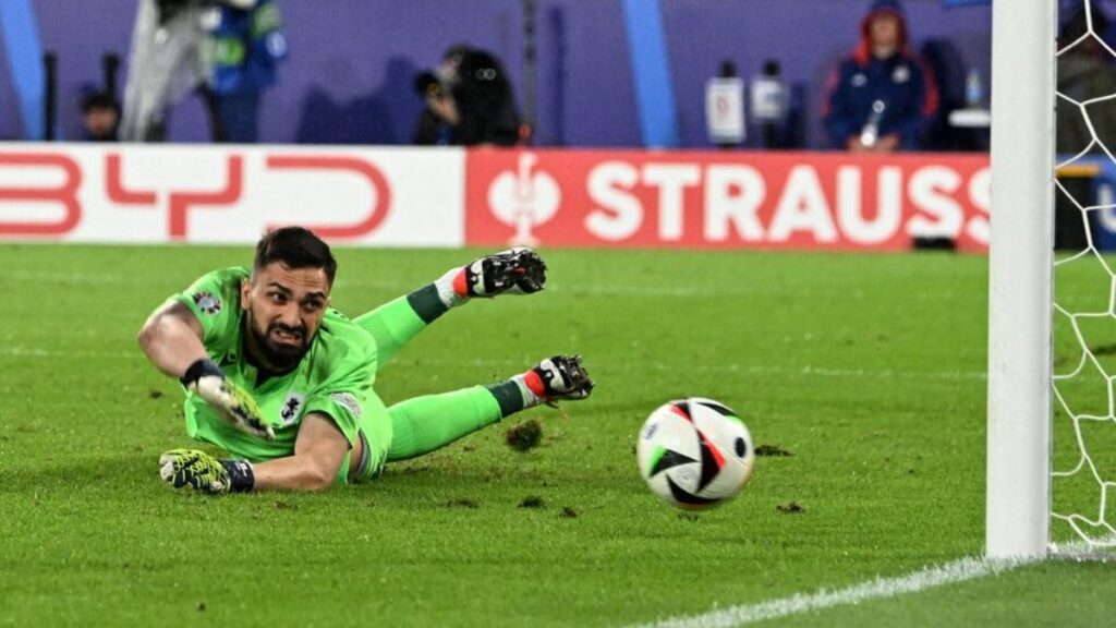 Liverpool Akan Lepas Allison, Mamardashvili Jadi Kiper Utama The Reds