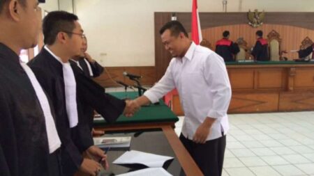 Kades Embun Masih Buron, Warga Didakwa Cuci Uang Puluhan Miliar dengan Modus Bagi-Bagi