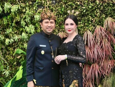 Profil Arumi Bachsin, Istri Wagub Jatim yang Tampil Sederhana dengan Daster Rp30 Ribu