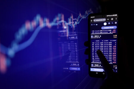 Tumbuhannya Terhambat, Dana Masih Mengendap di Perbankan