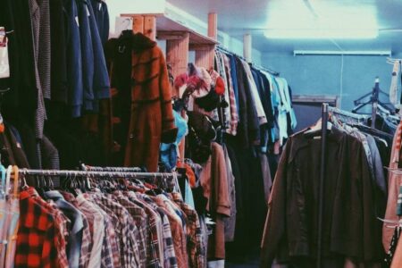 Thrift: Jual Beli Barang Bekas, Ini Perbedaannya dengan Preloved