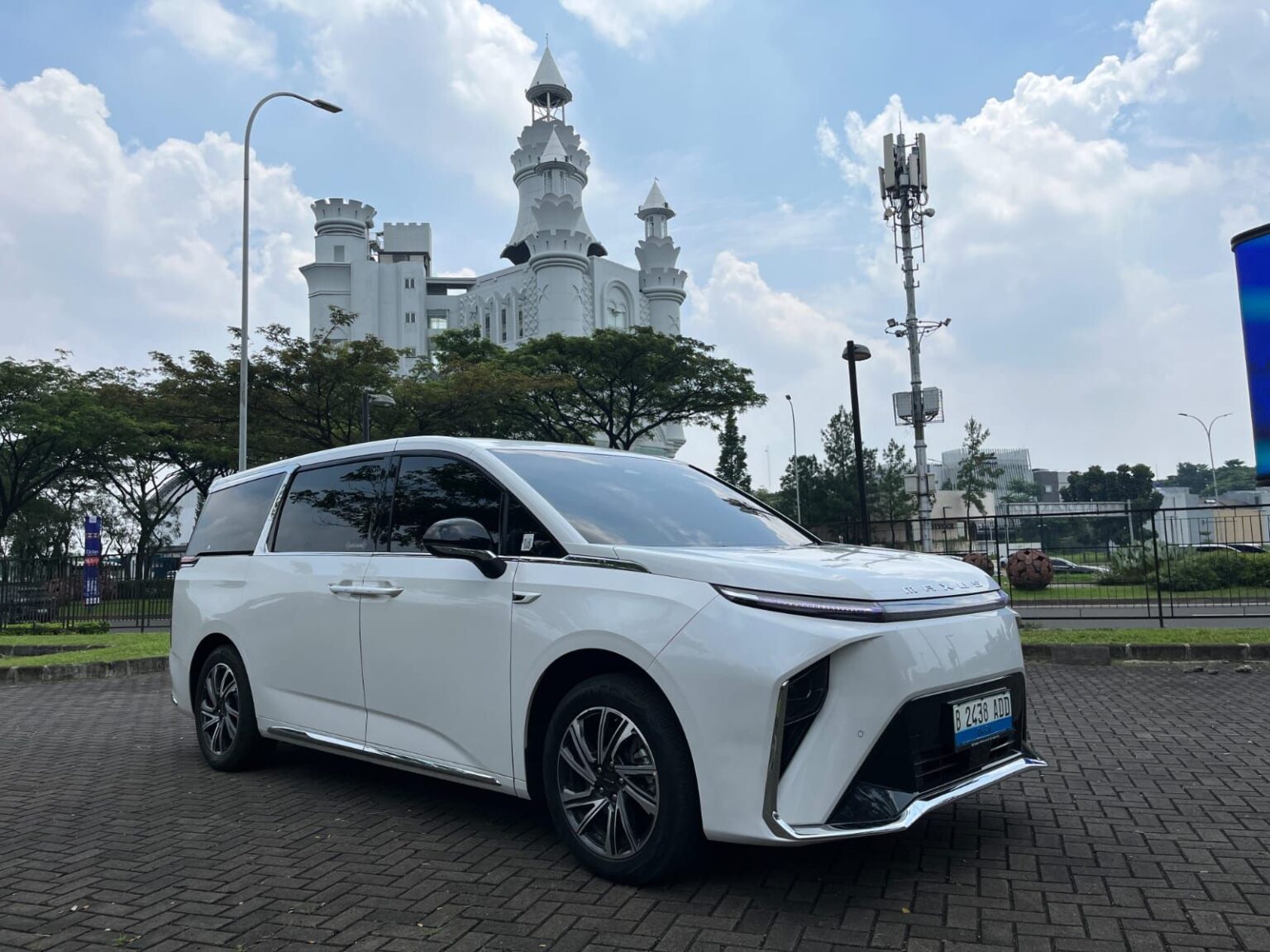 Kenyamanan Naik Maxus Mifa9, Seperti Jadi CEO