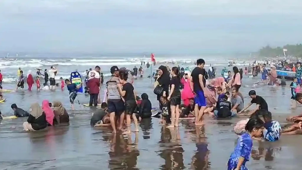Pangandaran Jadi Tujuan Wisata Utama Libur Lebaran 2026, Wisatawan Mencapai 500 Ribu Orang