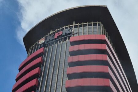 16 Orang Ditangkap KPK dalam OTT di Tulungagung, Indikasi Korupsi Massal di Daerah