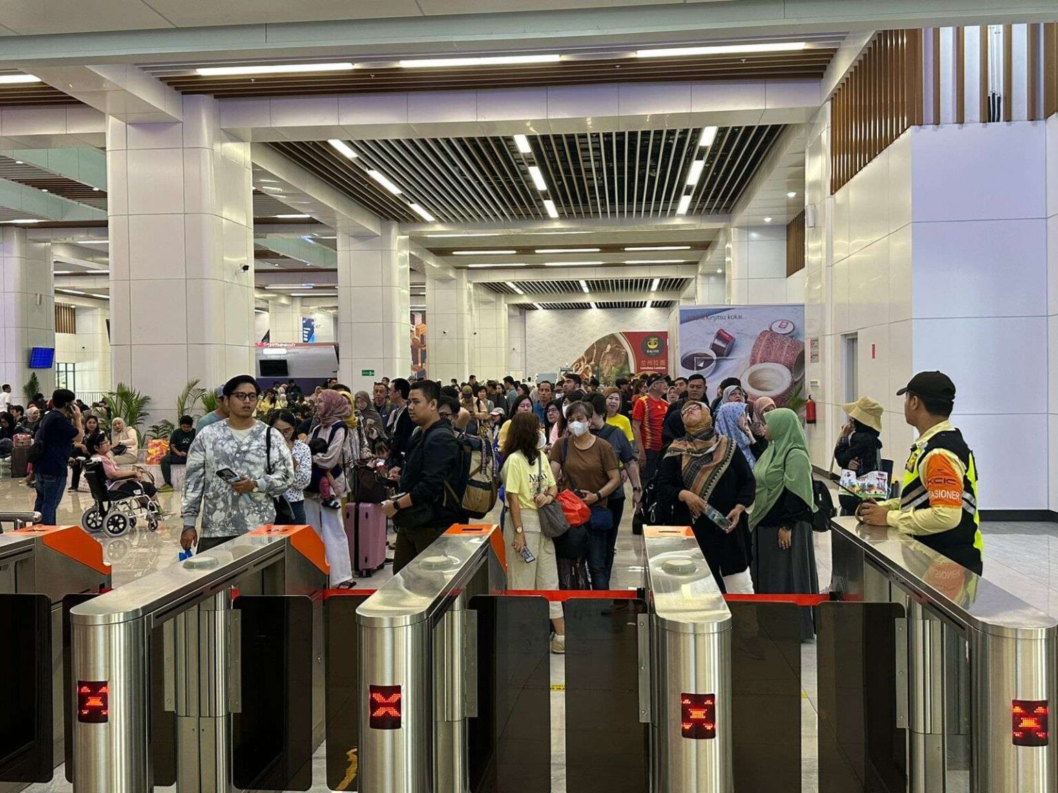 Akhir Libur Lebaran, Penumpang Whoosh Terus Meningkat