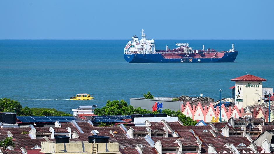 Selat Malaka hingga Hormuz: Jalur Laut sebagai Senjata Geopolitik