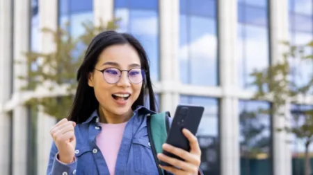 Orang yang Jarang Berbagi Informasi di Media Sosial Punya 7 Ciri Kepribadian Ini, Menurut Psikologi
