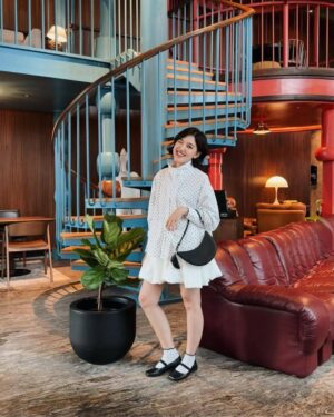 7 gaya outfit feminin Ify Alyssa, manis dan girly