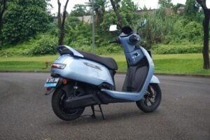 Skuter Listrik TVS iQube S Lebih Terjangkau, Rasakan Berkendara Seperti Motor Bensin