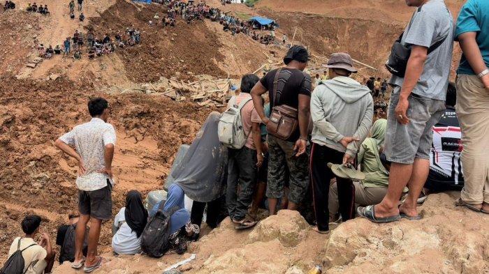 48 Orang Tewas Akibat Longsor Tambang Emas Ilegal di Sijunjung
