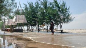 Liburan ke Tuban, Ini 5 Pantai Menarik yang Harus Dikunjungi