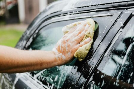 Mencuci Mobil Sendiri Bisa Rusak Cat Lebih Parah Daripada Cuci Otomatis