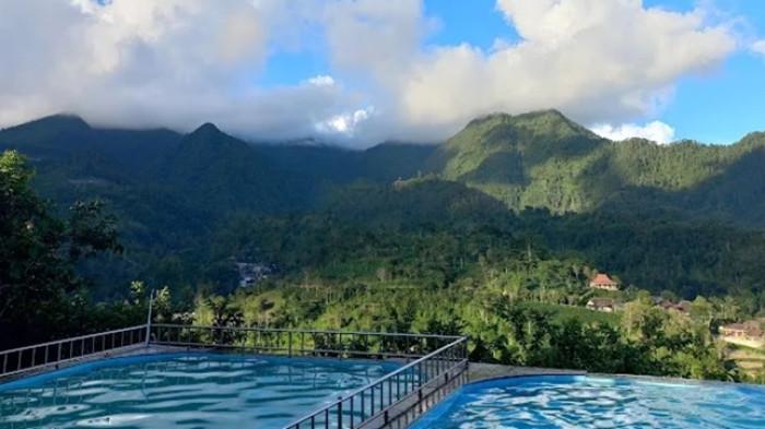 Rekomendasi wisata Wonogiri: Soko Langit, kolam renang di atas awan dengan pemandangan Gunung Lawu