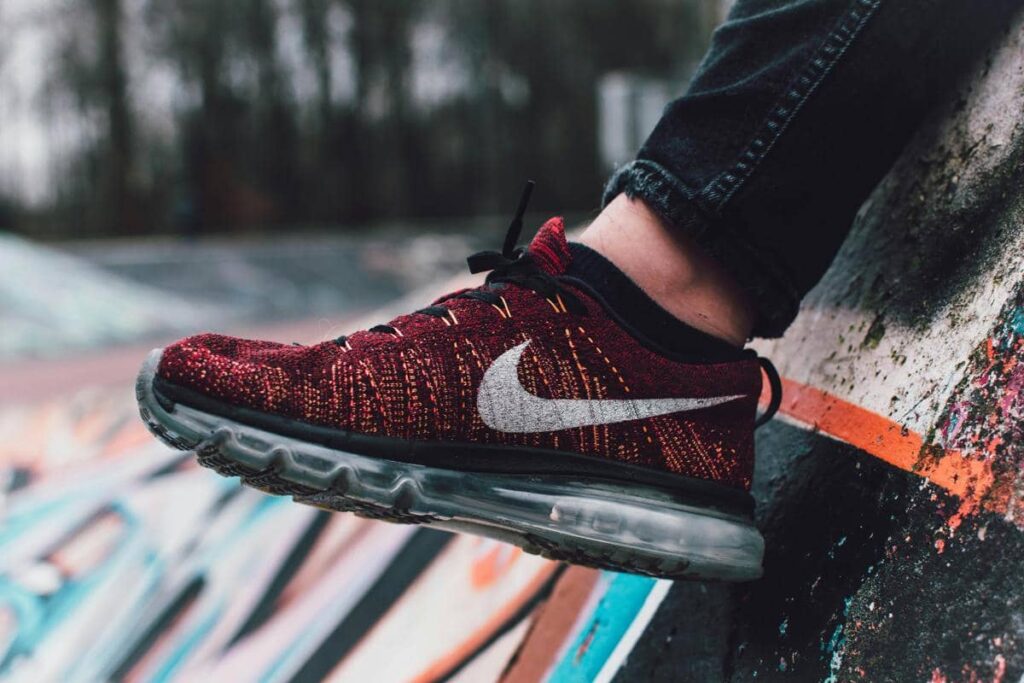 Perbedaan Sepatu Lari Race dan Umum