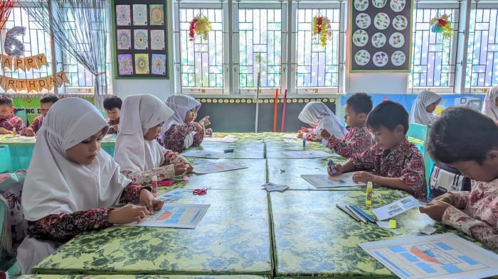 Tidak Semua Siswa Punya Ponsel, SDN 38 Hulontalangi Gelar Ujian Kertas
