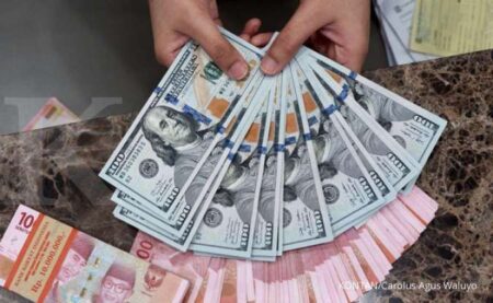Rupiah Tembus Rp18.000, Perbankan Kencangkan Penyaluran Kredit Valas