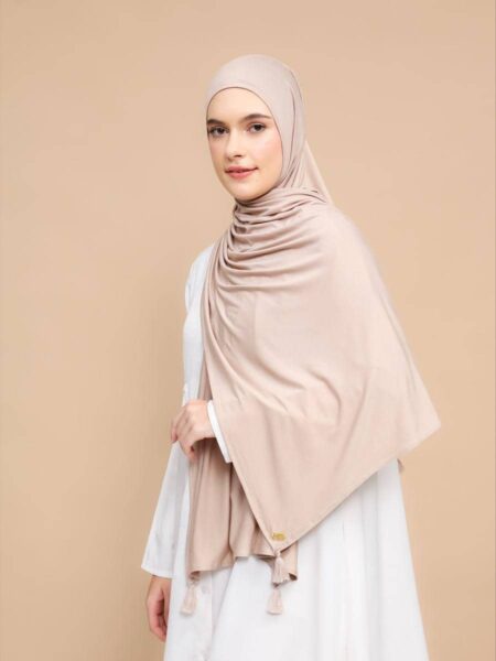 7 pilihan warna netral untuk hijab yang anggun