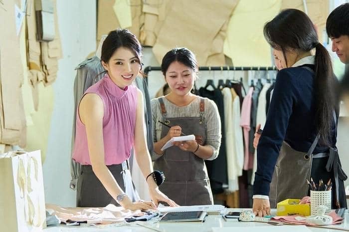 Gaya Modis Han So Hee di Film The Intern