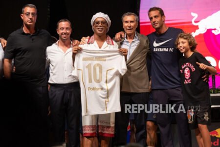 Ronaldinho Kembali Bermain, Bergabung dengan Ravenna FC di Italia