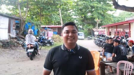 Menikmati Senja Pantai Padang dengan Sepeda, Tren Wisata Murah yang Disukai Warga