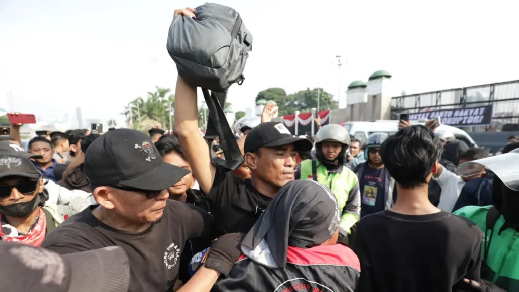 Pengamanan Ketat Demo AMPB Pati di DPR, 18.504 Personel Polisi Dikerahkan