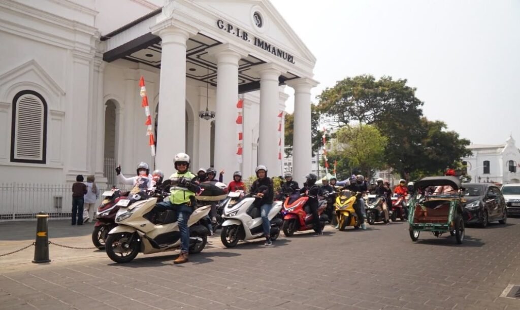 Kemeriahan konvoi Honda PCX RoadSync memeriahkan HUT ke-81 RI di Semarang dan Banyumas
