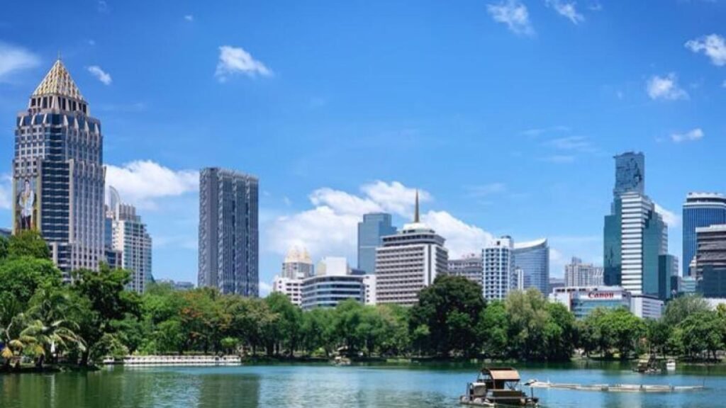 20 Spot Gratis di Bangkok: Berlatar Estetik Big Buddha Paknam